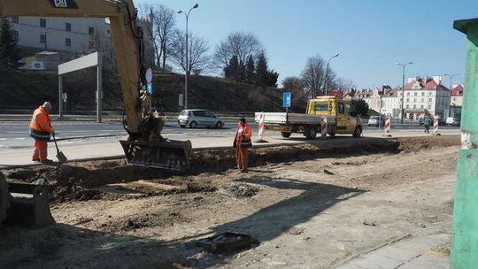 Al. Tysiąclecia: Posadzą drzewa, chcą zasłonić kioski