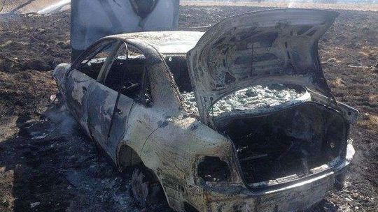 Chciał wysuszyć ubranie, spalił sobie samochód