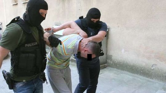 Mężczyzna podawał się za policjanta. Wyłudził 50 tys. zł Mężczyzna podawał się za policjanta. Wyłudził 50 tys. zł