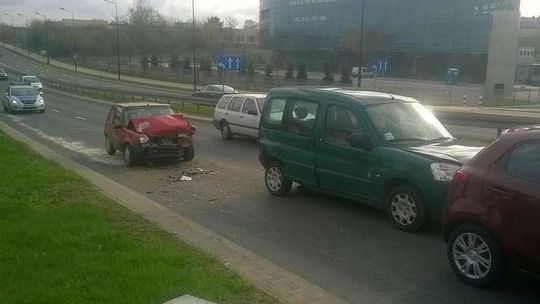 Lublin: Zderzenie trzech samochodów na al. Spółdzielczości Pracy