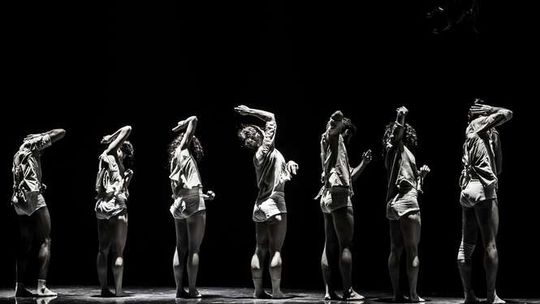 Silne, zawzięte tańczenie