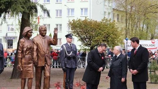 Odsłonięcie pomnika Lecha i Marii Kaczyńskich