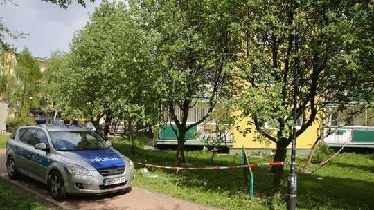 Ul. Bursztynowa: Mężczyzna wyskoczył z 11 piętra bloku