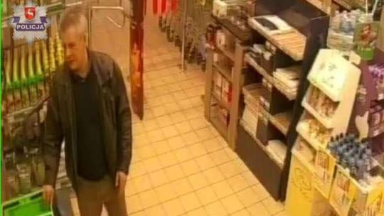 Płacił za zakupy cudzą kartą