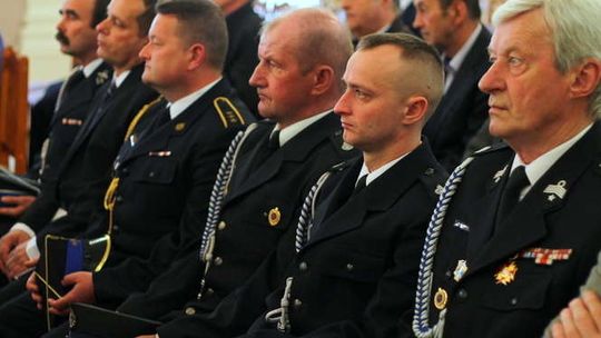 Podziękowania i awanse dla strażaków z powiatu puławskiego