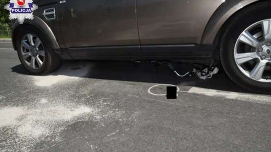 Wpadła pod land rovera. Ciągnął ją przez kilkanaście metrów