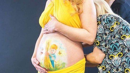 „Brzuszki dla noworodków”. Zdjęcia z przygotowań do sesji