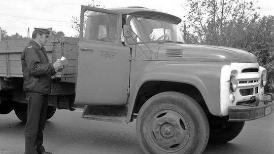 Pomóż milicji, pobij się sam