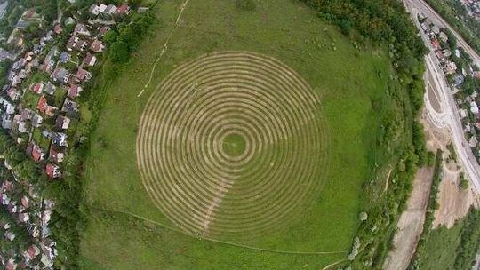 Land art na górkach czechowskich - zdjęcia z drona