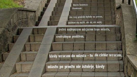 Miasto Poezji 2017: nowe wiersze na schodach w Lublinie