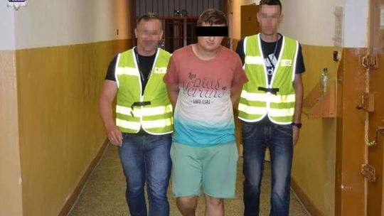 18-latek ukradł auto i uciekł z dziewczyną