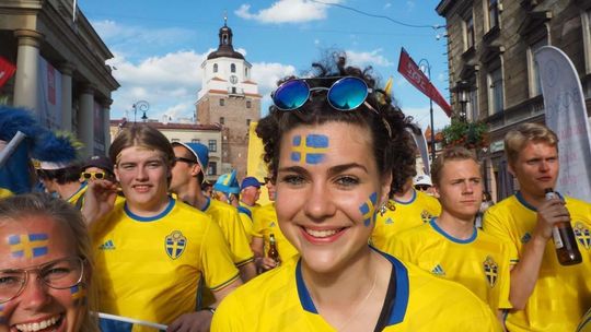Szwedzcy kibice znów przeszli przez miasto Szwedzcy kibice znów przeszli przez miasto