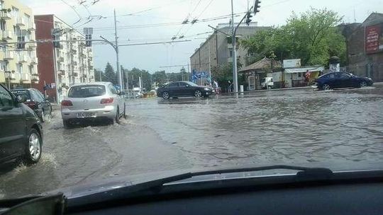 Burza w Lublinie: Połamane drzewa, zalane budynki