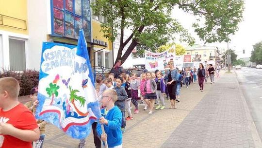 Kampania czytelnicza w SP 10 w Puławach