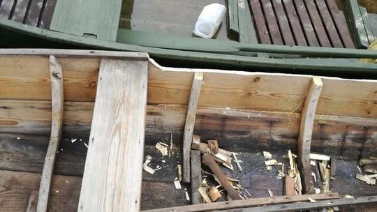 Ociosana łódka w porcie w Kazimierzu Dolnym