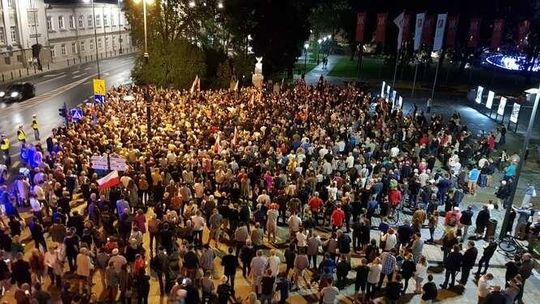 Manifestacja na placu Litewskim