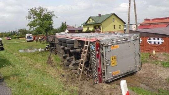 Wywrócona ciężarówka