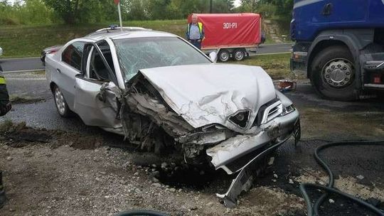 Wypadek na al. Witosa: Zderzenie ciężarówki i samochodu osobowego