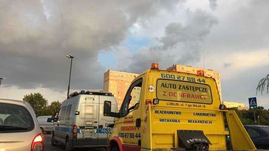 Kolizja aut przy Makro