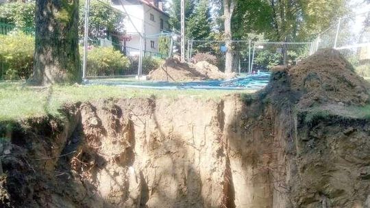 Kopią przy pomniku. Przyrody Kopią przy pomniku. Przyrody