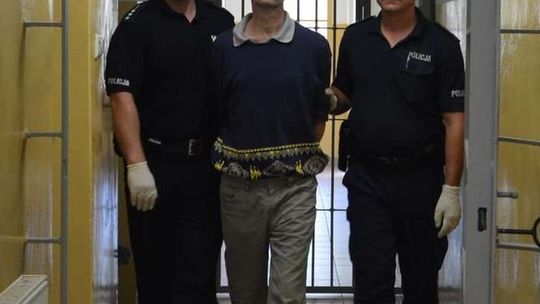 Pobili i okradli bezdomnego, zabrali mu nawet ubranie Pobili i okradli bezdomnego, zabrali mu nawet ubranie