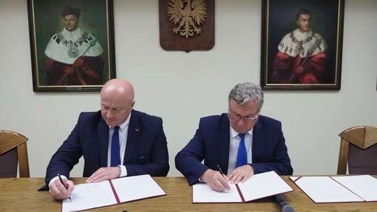 Podpisanie umowy na UM