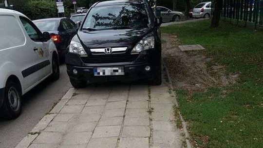 Parkowanie na terenie SPSK 4