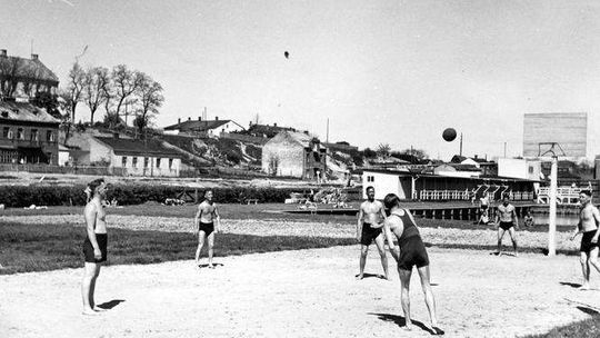 Wakacje przed laty. Stare zdjęcia z Narodowego Archiwum Cyfrowego