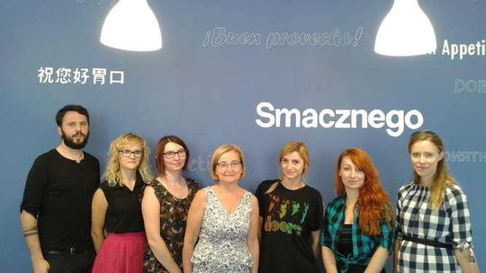 Biega się po wierszach, korytarz tonie w chmurach. Zobacz, jak się zmieniła szkoła na Czwartku