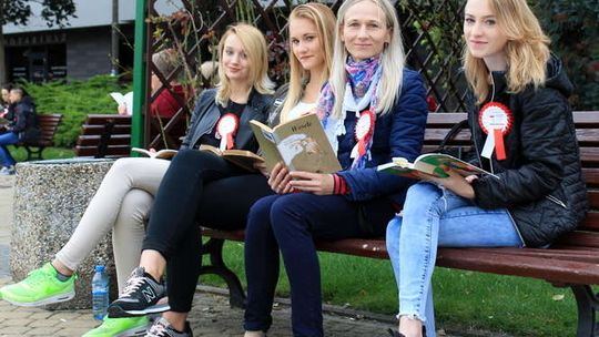 Czytelniczy flash mob w Puławach Czytelniczy flash mob w Puławach