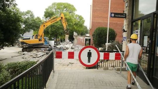 Burzenie kładki przy UMCS