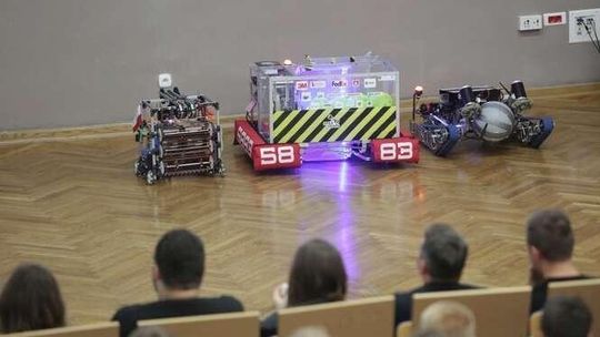 Roboty skonstruowane przez uczniów z grupy Spice Gears