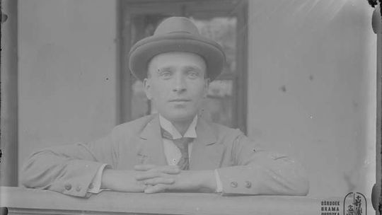 Cyfrowa rekonstrukcja szklanych negatywów z kamienicy Rynek 4 Cyfrowa rekonstrukcja szklanych negatywów z kamienicy Rynek 4