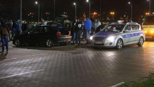 Kierowca BMW wjechał w ogrodzenie boiska przy Arenie Lublin