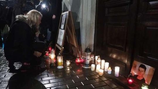 Zapalili znicze dla 14-letniego Kacpra