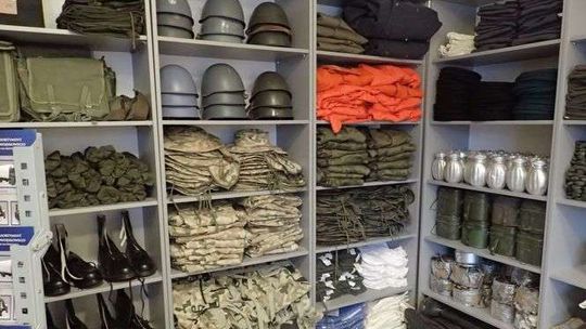 Sklep ze sprzętem wycofanym z armii Sklep ze sprzętem wycofanym z armii