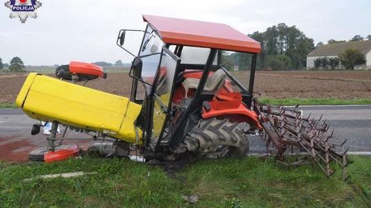 Zderzenie samochodu osobowego i traktora