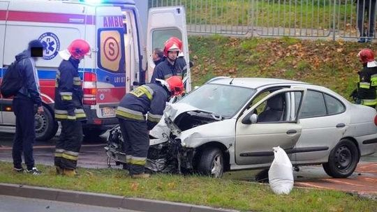 Lublin: Samochód uderzył w latarnię