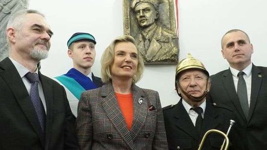 Anna Maria Anders odsłoniła płaskorzeźbę ojca 