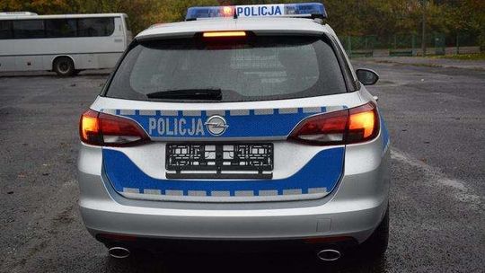 Nowe radiowozy dla policji - opel astra