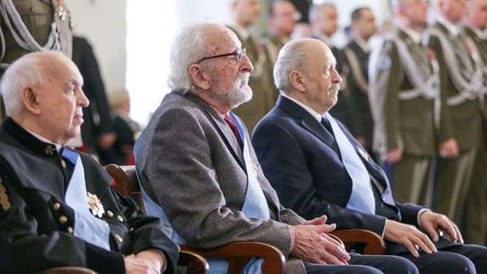 Prezydent wręczył Ordery Orła Białego i inne odznaczenia państwowe