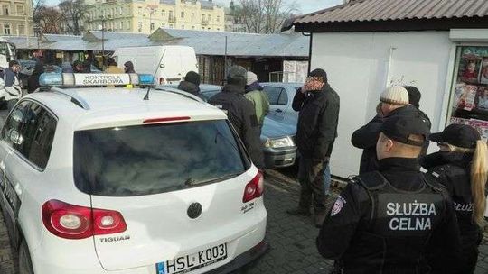 Nalot na nielegalny magazyn z papierosami