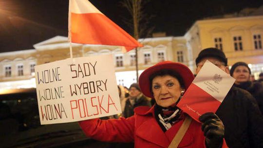 Manifestacja pod sądem