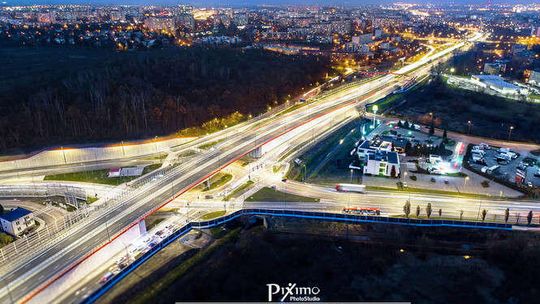 Skrzyżowanie al. Solidarności i ul. Sikorskiego z drona