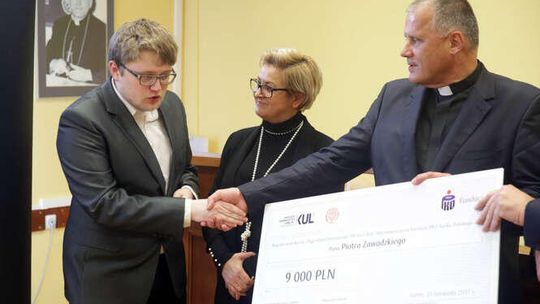Wręczenie symbolicznych czeków laureatom Konkursu o Stypendium Jubileuszowe 100-lecia KUL