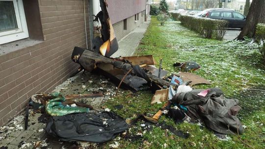 Skutki pożaru w bloku przy ul. Kosmonautów 88