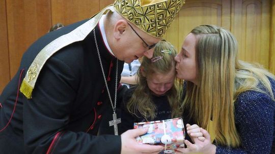 Prezenty z Nieba od Świętego Mikołaja w Caritas