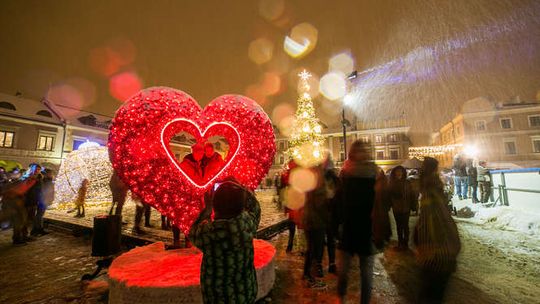 Zima i iluminacje na Rynku Wielkim w Zamościu