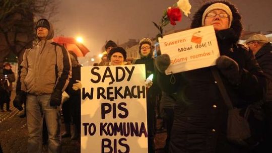 Protest KOD pod sądem w Lublinie