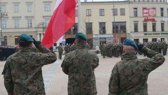 Uroczysta zbiórka na pl. Litewskim